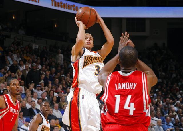 篮球对抗中 篮球对抗中